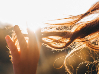 Chute de cheveux : 7 causes auxquelles on ne pense pas toujours